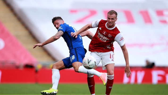 LONDON, ENGLAND - AUGUST 01: Olivier Giroud of Chelsea collides with Rob Holding of Arsenal during the Heads Up FA Cup Final match between Arsenal and Chelsea at Wembley Stadium on August 01, 2020 in London, England. Football Stadiums around Europe remain empty due to the Coronavirus Pandemic as Government social distancing laws prohibit fans inside venues resulting in all fixtures being played behind closed doors. (Photo by Adam Davy/Pool via Getty Images) LONDON, ENGLAND - AUGUST 01: Olivier Giroud of Chelsea collides with Rob Holding of Arsenal during the Heads Up FA Cup Final match between Arsenal and Chelsea at Wembley Stadium on August 01, 2020 in London, England. Football Stadiums around Europe remain empty due to the Coronavirus Pandemic as Government social distancing laws prohibit fans inside venues resulting in all fixtures being played behind closed doors. (Photo by Adam Davy/Pool via Getty Images)