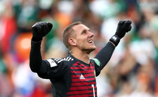 YEKATERINBURG, RUSSIA - JUNE 27:  Robin Olsen of Sweden celebrates his sides second goal scored by Andreas Granqvist during the 2018 FIFA World Cup Russia group F match between Mexico and Sweden at Ekaterinburg Arena on June 27, 2018 in Yekaterinburg, Russia.  (Photo by Ryan Pierse/Getty Images) 