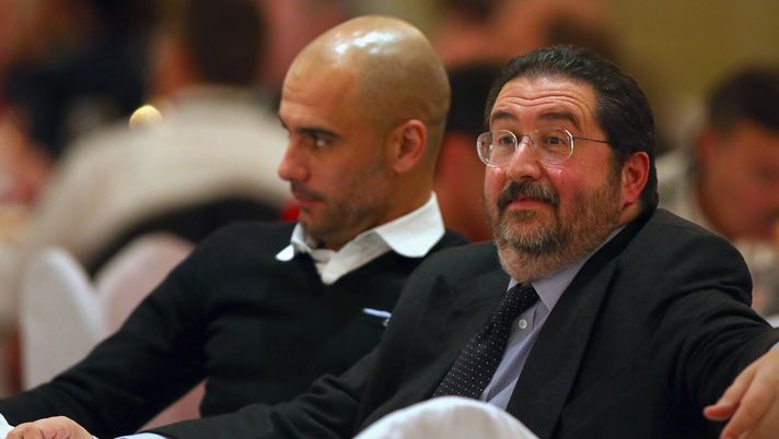 MOSCOW, RUSSIA - NOVEMBER 27: Head coach Josep Guardiola of Bayern Muenchen looks on with Giovanni Branchini (R) during the Champions Dinner at RitzCarlon Hotel Moscow after winning UEFA Champions League Group D match between PFC CSKA Moskva and FC Bayern Muenchen on November 27, 2013 in Moscow, Russia. (Photo by Alexander Hassenstein/Bongarts/Getty Images) Sentite Branchini: “Agenti? Colpa dei presidenti. Perchè non ci fermano?” - immagine 1