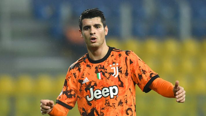 PARMA, ITALY - DECEMBER 19: Alvaro Morata of Juventus F.C. looks on during the Serie A match between Parma Calcio and Juventus at Stadio Ennio Tardini on December 19, 2020 in Parma, Italy. Sporting stadiums around Italy remain under strict restrictions due to the Coronavirus Pandemic as Government social distancing laws prohibit fans inside venues resulting in games being played behind closed doors. (Photo by Alessandro Sabattini/Getty Images) BREAKING – Convocati Juve: out a sorpresa Morata, ecco il motivo - immagine 1