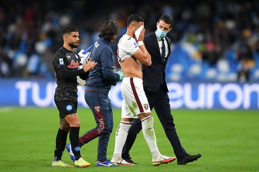 NAPLES, ITALY - OCTOBER 17: Rolando Mandragora of Torino FC reacts as he leaves the pitch during the Serie A match between SSC Napoli and Torino FC at Stadio Diego Armando Maradona on October 17, 2021 in Naples, Italy. (Photo by Francesco Pecoraro/Getty Images) NAPLES, ITALY - OCTOBER 17: Rolando Mandragora of Torino FC reacts as he leaves the pitch during the Serie A match between SSC Napoli and Torino FC at Stadio Diego Armando Maradona on October 17, 2021 in Naples, Italy. (Photo by Francesco Pecoraro/Getty Images)