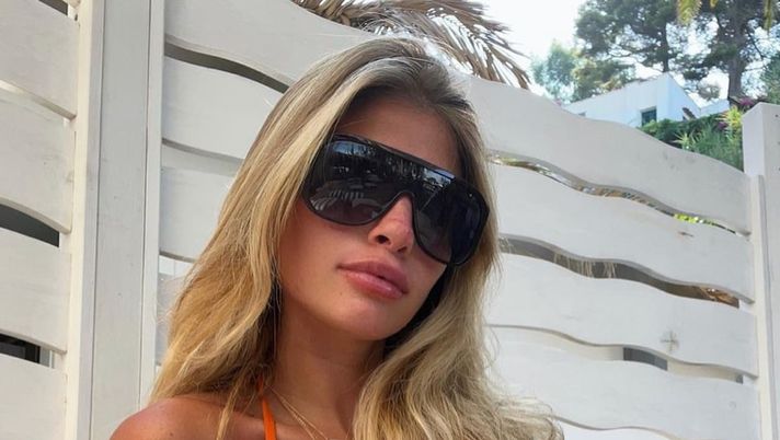 Chiara Nasti alla 22a settimana: “Kg in più che amo”. La foto in bikini  Chiara Nasti alla 22a settimana: “Kg in più che amo”. La foto in bikini - immagine 1