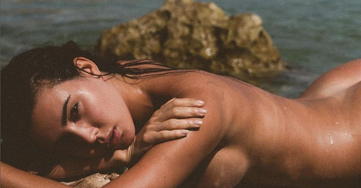 Michelle Sander è un vero spettacolo: l’ex di Petagna al mare è completamente nuda