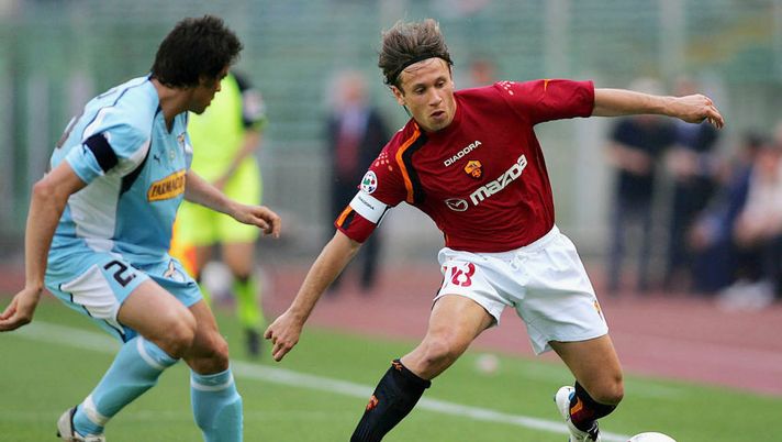 ROME, ITALY - MAY 15: Massimo Oddo of Lazio tracks Antonio Cassano of Roma during the Serie A tie between Roma and Lazio at the Stadio Olimpico on May 15, 2005 in Roma Italy. (Photo by New Press/Getty Images) ROME, ITALY - MAY 15: Massimo Oddo of Lazio tracks Antonio Cassano of Roma during the Serie A tie between Roma and Lazio at the Stadio Olimpico on May 15, 2005 in Roma Italy. (Photo by New Press/Getty Images)