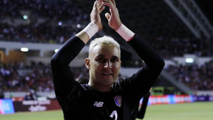 SAN JOSE, COSTA RICA - MARCH 30: Keylor Navas of Costa Rica celebrates after a victory and a chance for a Qatar 2022 playoff after a match between Costa Rica and United States as part of the Concacaf 2022 FIFA World Cup Qualifiers at Estadio Nacional on March 30, 2022 in San Jose, Costa Rica. (Photo by Arnoldo Robert/Getty Images) Navas operazione sul filo del gong - immagine 1