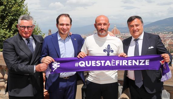 GERMOGLI PH 15 LUGLIO 2021 FIRENZE PIAZZALE MICHELANGELO LA LOGGIA PRESENTAZIONE DEL NUOVO ALLENATORE DELLA FIORENTINA VINCENZO ITALIANO NELLA FOTO DA SX PRADE COMMISSO ITALIANO E BARONE GERMOGLI PH 15 LUGLIO 2021 FIRENZE PIAZZALE MICHELANGELO LA LOGGIA PRESENTAZIONE DEL NUOVO ALLENATORE DELLA FIORENTINA VINCENZO ITALIANO NELLA FOTO DA SX PRADE COMMISSO ITALIANO E BARONE