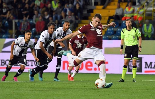 PARMA, ITALY - SEPTEMBER 30: Andrea Belotti of Torino FC scores the 1-2 goal during the Serie A match between Parma Calcio and Torino FC at Stadio Ennio Tardini on September 30, 2019 in Parma, Italy. (Photo by Alessandro Sabattini/Getty Images) PARMA, ITALY - SEPTEMBER 30: Andrea Belotti of Torino FC scores the 1-2 goal during the Serie A match between Parma Calcio and Torino FC at Stadio Ennio Tardini on September 30, 2019 in Parma, Italy. (Photo by Alessandro Sabattini/Getty Images)