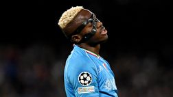 FOTO Yerry Mina e la curiosa “tecnica” per fermare Osimhen: l’escamotage