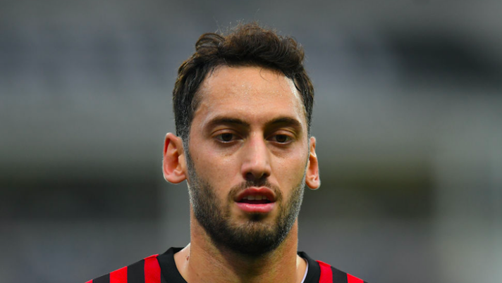 Infortunio Calhanoglu, Gazzetta: “Il dolore alla caviglia è forte, chiede altri esami” Infortunio Calhanoglu, Gazzetta: “Il dolore alla caviglia è forte, chiede altri esami” - immagine 1