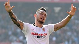 Ex Milan, Ocampos molestato in campo: tifoso mette un dito nel suo sedere