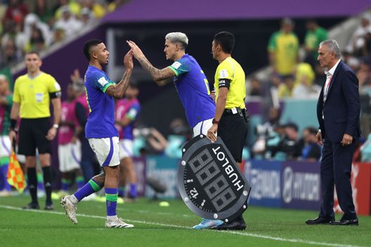 (Photo by Clive Brunskill/Getty Images) Non solo il derby col Tottenham: Gabriel Jesus potrebbe stare fuori diversi mesi- immagine 2