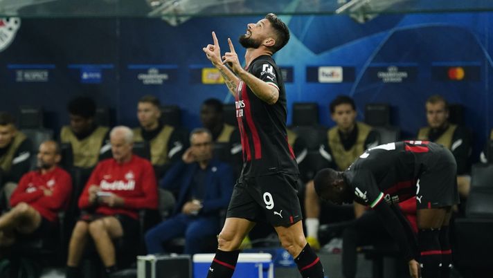 MILAN, ITALY - NOVEMBER 02: Olivier Giroud of AC Milan celebrates after scoring his team's first goal during the UEFA Champions League group E match between AC Milan and FC Salzburg at Giuseppe Meazza Stadium on November 02, 2022 in Milan, Italy. (Photo by Pier Marco Tacca/AC Milan via Getty Images) Milan, Giroud ha rifiutato un’incredibile offerta dell’Everton: queste le cifre - immagine 1