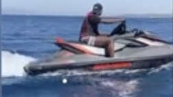 VIDEO / Balotelli, relax su uno yacht da sogno e show sulla moto d’acqua