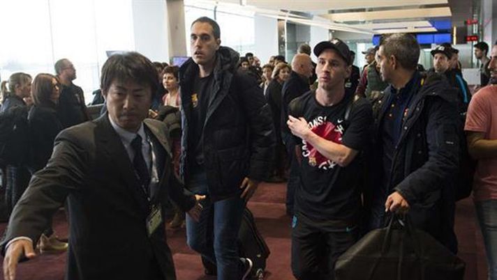 Mondiale per Club: Messi aggredito all’aeroporto di Tokyo. Insulti e sputi per l’argentino Mondiale per Club: Messi aggredito all’aeroporto di Tokyo. Insulti e sputi per l’argentino