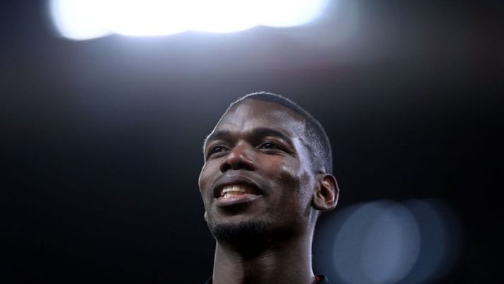 MANCHESTER, ENGLAND - FEBRUARY 15: Paul Pogba of Manchester United looks on prior to the Premier League match between Manchester United and Brighton & Hove Albion at Old Trafford on February 15, 2022 in Manchester, England. (Photo by Laurence Griffiths/Getty Images) Gazzetta: “Juve, filtra ottimismo sul rientro di Pogba. La partita in cui può tornare” - immagine 1