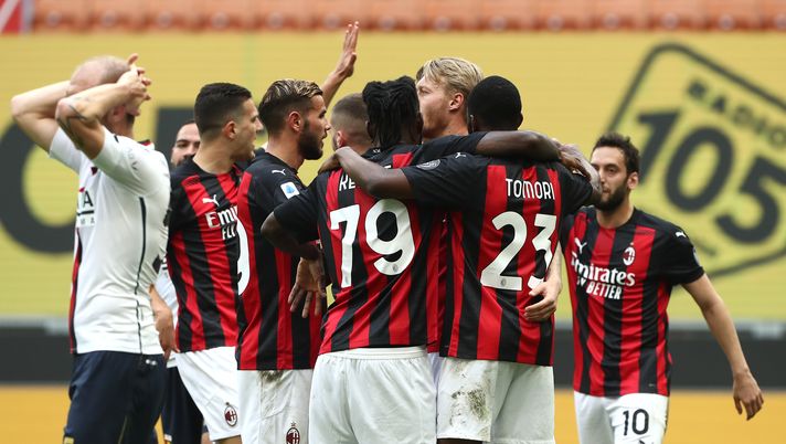 MILAN, ITALY - APRIL 18: Fikayo Tomori of A.C. Milan celebrates their team's second goal with team mates, an own goal scored by Gianluca Scamacca of Genoa (not in picture) during the Serie A match between AC Milan and Genoa CFC at Stadio Giuseppe Meazza on April 18, 2021 in Milan, Italy. Sporting stadiums around Italy remain under strict restrictions due to the Coronavirus Pandemic as Government social distancing laws prohibit fans inside venues resulting in games being played behind closed doors. (Photo by Marco Luzzani/Getty Images) MILAN, ITALY - APRIL 18: Fikayo Tomori of A.C. Milan celebrates their team's second goal with team mates, an own goal scored by Gianluca Scamacca of Genoa (not in picture) during the Serie A match between AC Milan and Genoa CFC at Stadio Giuseppe Meazza on April 18, 2021 in Milan, Italy. Sporting stadiums around Italy remain under strict restrictions due to the Coronavirus Pandemic as Government social distancing laws prohibit fans inside venues resulting in games being played behind closed doors. (Photo by Marco Luzzani/Getty Images)