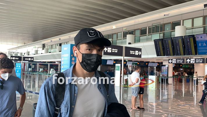 Roma, Shomurodov e Cristante partono da Fiumicino per il Portogallo &#8211; VIDEO 