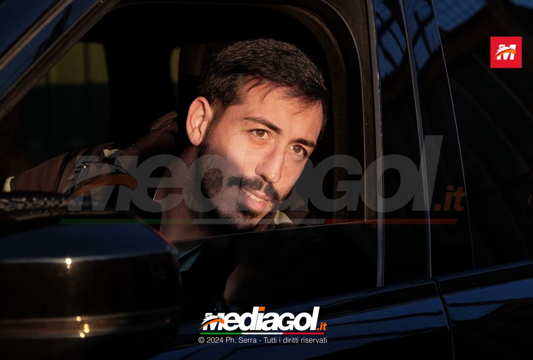 FOTO PALERMO: I giocatori del Palermo scattano selfie con i tifosi (GALLERY) - immagine 26