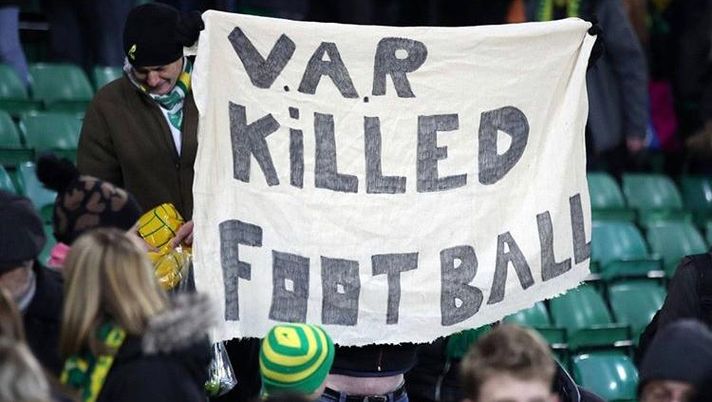 I tifosi del Norwich non hanno dimenticato il gol annullato vs Tottenham e alla prima partita del 2020... I tifosi del Norwich non hanno dimenticato il gol annullato vs Tottenham e alla prima partita del 2020...