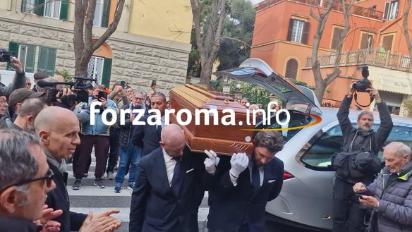 Roma, l’ultimo saluto a Giacomo Losi. La Sud gli rende omaggio: “Capitano per sempre”- immagine 3