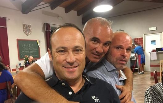 Tonino ci regala una foto di ieri sera insieme a due suoi grandi amici, Marco Ferrante e Alvise Zago Tonino ci regala una foto di ieri sera insieme a due suoi grandi amici, Marco Ferrante e Alvise Zago