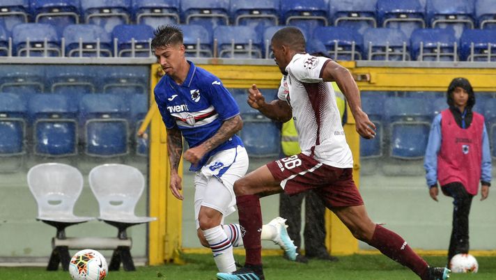 GENOA, ITALY - SEPTEMBER 22: Emiliano Rigoni of UC Sampdoria and Gleison Bremer of Torino FC during the Serie A match between UC Sampdoria and Torino FC at Stadio Luigi Ferraris on September 22, 2019 in Genoa, Italy. (Photo by Paolo Rattini/Getty Images) 