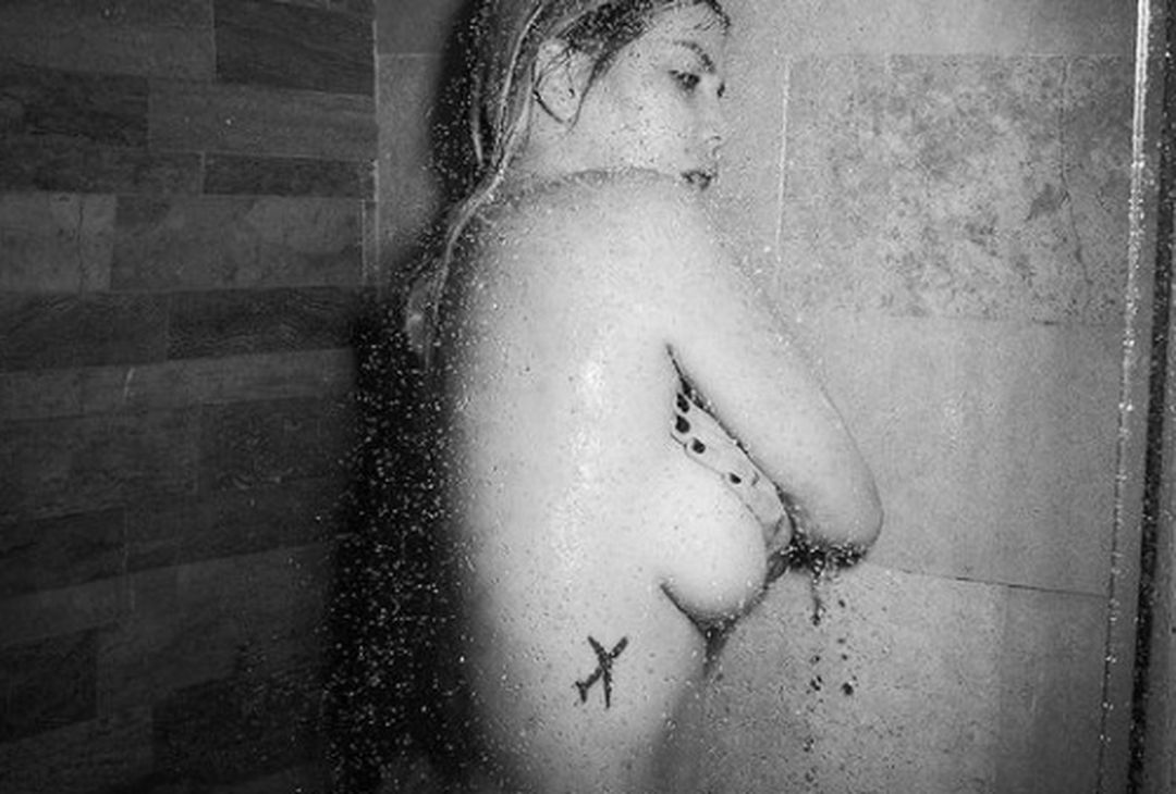 FOTO Wanda Nara a Milano: la showgirl argentina mostra il suo lato B da urlo - immagine 21