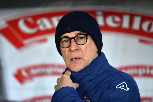 TURIN, ITALY - FEBRUARY 20: US Cremonese head coach Davide Ballardini looks on during the Serie A match between Torino FC and US Cremonese at Stadio Olimpico di Torino on February 20, 2023 in Turin, . (Photo by Valerio Pennicino/Getty Images) Juric fermato dal cambio modulo di Ballardini: Ivan paga anche le assenze- immagine 3