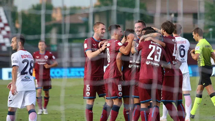 Foto Paola Garbuio/LaPresse 
29 agosto 2021 Cittadella (PD) Italia 
sport calcio 
Cittadella  vs Crotone   - Campionato di calcio Serie BKT 2021/2022 -   Stadio Tombolato. 
Nella foto:Enrico Baldini esultanza gol su rigore 3 -1
Photo Paola Garbuio/LaPresse 
August , 29  2021 Cittadella (PD) Italy 
sport soccer 
Cittadella  vs Crotone  - Italian Football Championship League BKT 2021/2022 - - Tombolato stadium. 
In the pic:Enrico Baldini 's celebration Goa 3-1