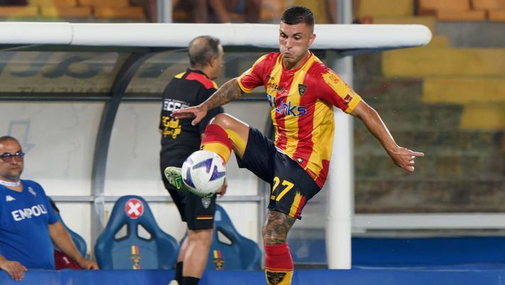LECCE, ITALY - AUGUST 28: Gabriel Strefezza of US Lecce during the Serie A match between US Lecce and Empoli FC at Stadio Via del Mare on August 28, 2022 in Lecce, Italy. (Photo by Donato Fasano/Getty Images) Lecce, infortunio Strefezza: le sue condizioni e quante partite può saltare - immagine 1