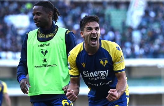 VERONA, ITALY - OCTOBER 24: Giovanni Simeone of Hellas Verona celebrates after scoring his team's second goal during the Serie A match between Hellas and SS Lazio at Stadio Marcantonio Bentegodi on October 24, 2021 in Verona, Italy. (Photo by Alessandro Sabattini/Getty Images) Sarri e Reina, meglio non ritrovarsi Simeone quando c’è anche Inter-Juve: questa volta cala il poker- immagine 2