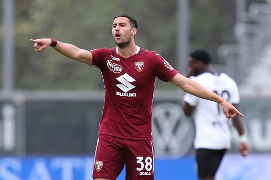 LA SPEZIA, ITALY - MAY 15: Rolando Mandragora of Torino FC in action during the Serie A match between Spezia Calcio and Torino FC at Stadio Alberto Picco on May 15, 2021 in La Spezia, Italy. (Photo by Gabriele Maltinti/Getty Images) La Fiorentina fa paura: adesso l’Europa può tingersi di viola- immagine 2