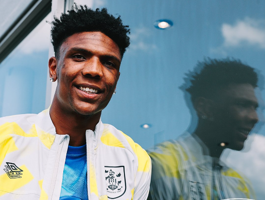 Nel mirino del Manchester City, il gigante Kyle Hudlin firma per l’Huddersfield: è alto 2,06 metri- immagine 2