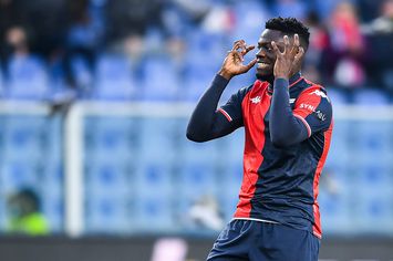 Pablo Galdames of Genoa CFC looks on during the Coppa Italia round of  News Photo - Getty Images