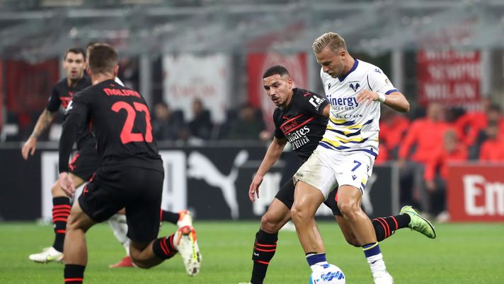 MILAN, ITALY - OCTOBER 16: Antonin Barak of Hellas Verona and Ismael Bennacer of AC Milan battle for the ball during the Serie A match between AC Milan and Hellas Verona FC at Stadio Giuseppe Meazza on October 16, 2021 in Milan, Italy. (Photo by Marco Luzzani/Getty Images) La classifica dei migliori settori giovanili d’Europa: tre italiane al top - immagine 1