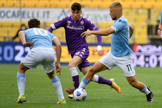 PARMA, ITALY - APRIL 28: Szimon Czyz of SS Lazio compete for the ball with Alessandro Bainco of ACF Fiorentina during the Primavera TIM Cup Final match between ACF Fiorentina and SS Lazio at Ennio Tardini Stadium on April 28, 2021 in Parma, Italy. (Photo by Marco Rosi - SS Lazio/Getty Images) PARMA, ITALY - APRIL 28: Szimon Czyz of SS Lazio compete for the ball with Alessandro Bainco of ACF Fiorentina during the Primavera TIM Cup Final match between ACF Fiorentina and SS Lazio at Ennio Tardini Stadium on April 28, 2021 in Parma, Italy. (Photo by Marco Rosi - SS Lazio/Getty Images)
