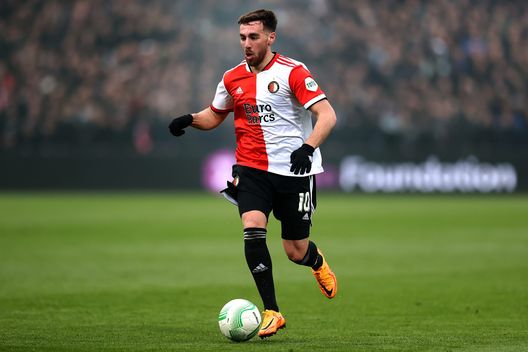 ROTTERDAM, NETHERLANDS - APRIL 07: Orkun Kokcu of Feyenoord in action during the UEFA Conference League Quarter Final Leg One match between Feyenoord and Slavia Praha at on April 07, 2022 in Rotterdam, Netherlands. (Photo by Dean Mouhtaropoulos/Getty Images) Ex obiettivi, polverone Kokcu: “no” alla fascia arcobaleno per i diritti LGBTQ+- immagine 2