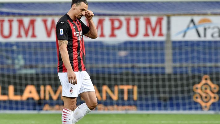 PARMA, ITALY - APRIL 10: Zlatan Ibrahimovic of AC Milan leaves the pitch after the referee Fabio Maresca showed him the red card during the Serie A match between Parma Calcio and AC Milan at Stadio Ennio Tardini on April 10, 2021 in Parma, Italy. Sporting stadiums around Italy remain under strict restrictions due to the Coronavirus Pandemic as Government social distancing laws prohibit fans inside venues resulting in games being played behind closed doors. (Photo by Giuseppe Bellini/Getty Images) PARMA, ITALY - APRIL 10: Zlatan Ibrahimovic of AC Milan leaves the pitch after the referee Fabio Maresca showed him the red card during the Serie A match between Parma Calcio and AC Milan at Stadio Ennio Tardini on April 10, 2021 in Parma, Italy. Sporting stadiums around Italy remain under strict restrictions due to the Coronavirus Pandemic as Government social distancing laws prohibit fans inside venues resulting in games being played behind closed doors. (Photo by Giuseppe Bellini/Getty Images)