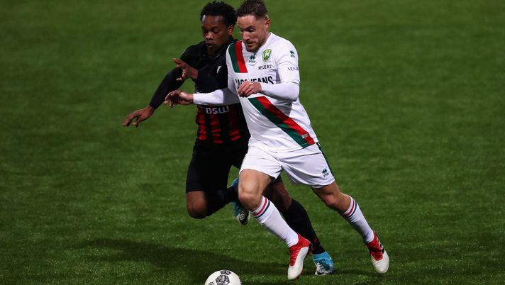 ROTTERDAM, NETHERLANDS - MARCH 16: Levi Garcia of S.B.V. Excelsior battles for the ball with Aaron Meijers of ADO Den Haag during the Dutch Eredivisie match between S.B.V. Excelsior and ADO Den Haag held at the Van Donge & De Roo Stadion on March 16, 2018 in Rotterdam, Netherlands. (Photo by Dean Mouhtaropoulos/Getty Images) levi garcia