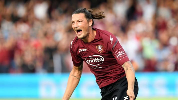 SALERNO, ITALY - OCTOBER 02: Milan Djuric of US Salernitana celebrates after scoring the 1-0 goal during the Serie A match between US Salernitana v Genoa CFC at Stadio Arechi on October 02, 2021 in Salerno, Italy. (Photo by Francesco Pecoraro/Getty Images) Djuric al Verona, il contratto è stato depositato ed è ufficiale: al fantacalcio… - immagine 1