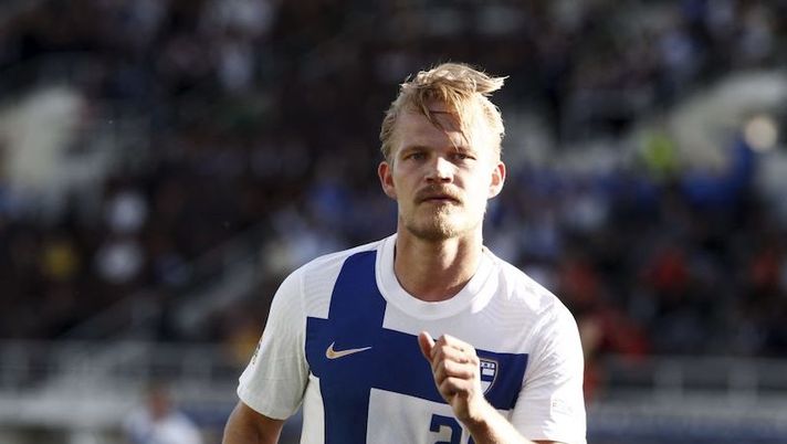 Finland's forward Joel Pohjanpalo celebrates scoring the opening goal during the UEFA Nations League B, day 2 Group 3 football match Finland v Montenegro in Helsinki, Finland, on June 7, 2022. - - Finland OUT (Photo by Roni Rekomaa / Lehtikuva / AFP) / Finland OUT (Photo by RONI REKOMAA/Lehtikuva/AFP via Getty Images) Gazzetta: “Frosinone su Johnsen e Pohjanpalo del Venezia: nasce l’idea scambio” - immagine 1