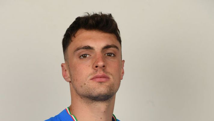 FLORENCE, ITALY - MAY 24: Nadir Zortea of Italy poses during an official portrait session at Centro Tecnico Federale di Coverciano on May 24, 2022 in Florence, Italy. (Photo by Claudio Villa/Getty Images) UFFICIALE – Zortea al Sassuolo: cosa c’è dietro il colpo e la gestione al fanta - immagine 1