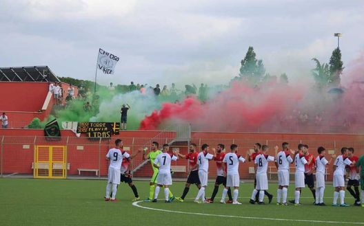 Il Ladispoli e i suoi tifosi Il Ladispoli e i suoi tifosi