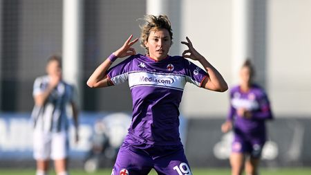 VINOVO, ITALY - JANUARY 22: Valentina Giacinti of ACF Fiorentina celebrates a goal during the Women Serie A match between Juventus and ACF Fiorentina on January 22, 2022 in Vinovo, Italy. (Photo by Chris Ricco/Getty Images)