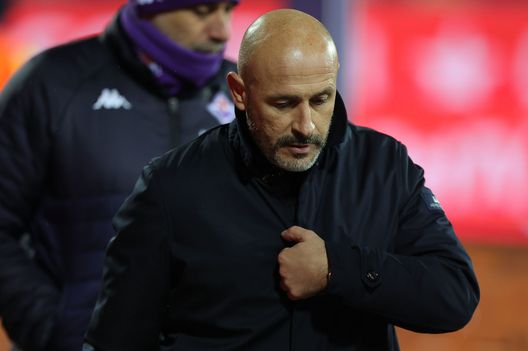 FLORENCE, ITALY - JANUARY 21: Vincenzo Italiano manager of ACF Fiorentina shows his dejection after the Serie A match between ACF Fiorentina and Torino FC at Stadio Artemio Franchi on January 21, 2023 in Florence, Italy. (Photo by Gabriele Maltinti/Getty Images) Italiano