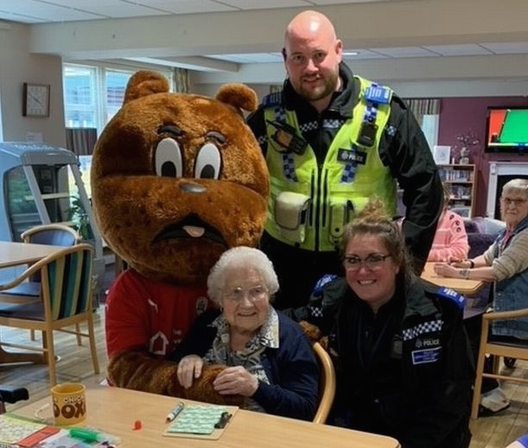 Barnsley retrocesso, la mascotte della squadra viene arrestata: che risate!- immagine 2