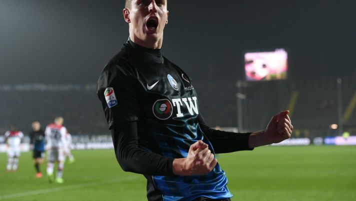 BERGAMO, ITALY - FEBRUARY 18:  Andrea Conti of Atalanta celebrates after scoring the opening goal during the Serie A match between Atalanta BC and FC Crotone at Stadio Atleti Azzurri d'Italia on February 18, 2017 in Bergamo, Italy.  (Photo by Tullio M. Puglia/Getty Images)  Percassi: “Caldara ha deciso! Papu Gomez, ecco la verità. Conti? Se va alla Juve…” - immagine 1