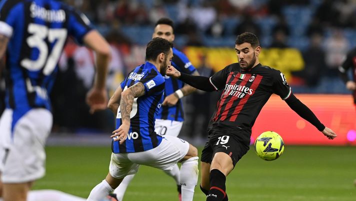 RIYADH, SAUDI ARABIA - JANUARY 18: Theo Hernandez of AC Milan competes for the ball with Hakan Calhanoglu of FC Internazionale during the EA Sports Supercup match between AC Milan and FC Internazionale at King Fahd International Stadium on January 18, 2023 in Riyadh, Saudi Arabia. (Photo by Claudio Villa/AC Milan via Getty Images) Inter-Milan, conosciamo i punti di forza della formazione nerazzurra - immagine 1