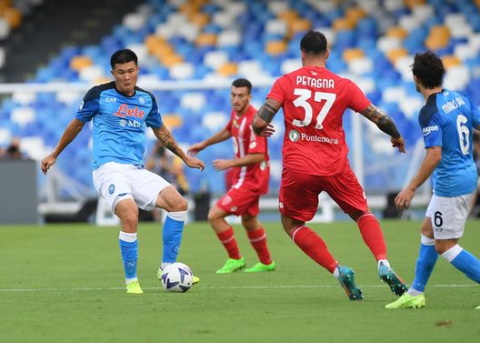 (Photo by SSC NAPOLI via Getty Images) Kim Min-jae ha preso casa a Posillipo: l’amore per la famiglia e l’impegno sociale- immagine 2