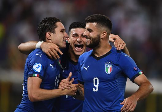 BOLOGNA, ITALY - JUNE 16: Federico Chiesa, Riccardo Orsolini and Patrick Cutrone of Italy celebrate at the end of the 2019 UEFA U-21 Group A match between Italy and Spain at Renato Dall'Ara stadium on June 16, 2019 in Bologna, Italy. (Photo by Claudio Villa/Getty Images) BOLOGNA, ITALY - JUNE 16: Federico Chiesa, Riccardo Orsolini and Patrick Cutrone of Italy celebrate at the end of the 2019 UEFA U-21 Group A match between Italy and Spain at Renato Dall'Ara stadium on June 16, 2019 in Bologna, Italy. (Photo by Claudio Villa/Getty Images)